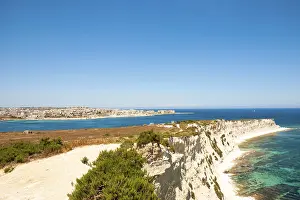 Rocky Shoreline Scenery Drucke: White cliffs at the coast of Malta