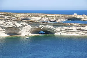 Steep Cliff Line Landscape Photo Drucke: White cliffs at the coast of Malta