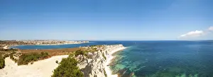 Uninhabited Rocky Shoreline Drucke: White cliffs at the coast of Malta