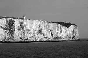 European Travel Images Drucke: White Cliffs of Dover, detail with lighthouse seen from the car ferry