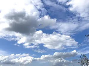 Cumulus Humilis Clouds Drucke: White clouds Cumulus cluster clouds are driven by wind rub themselves apart