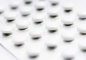 Medical Care Products Drucke: White coated tablets in blister packaging