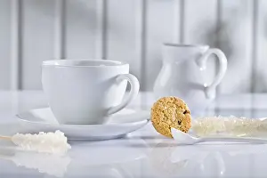 Deserted Breakfast Table Drucke: White composition of coffee items