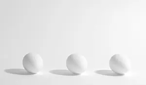 Food Images Drucke: Three white eggs