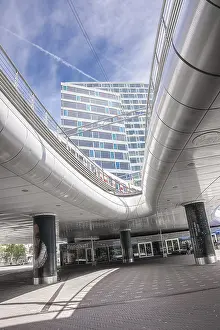 Train Station Architecture Drucke: White elevated tracks at the station
