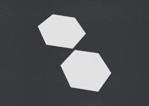 Blank Business Card Template Drucke: Two white hexagons on a gray background