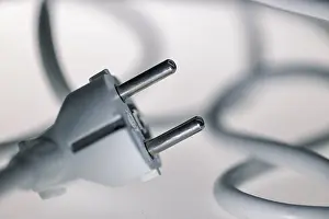 Studio Shot Germany Drucke: White power plug, Schuko plug with tangled power cable
