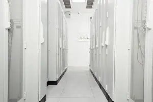 Deserted Computer Lab Drucke: White Server Room Network/communications server cluster in a server room
