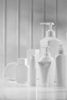 Medical Care Accessories Drucke: White skincae items on table