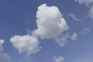 Drucke von Weißer Frühlingsnebel, blauer Himmel, Deutschland Humilis Drucke: Weisse Frühlingswolken, blauer Himmel, Deutschland.