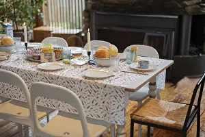 Candlelit Dinner Setup Drucke: White table setting, plastic tablecloth