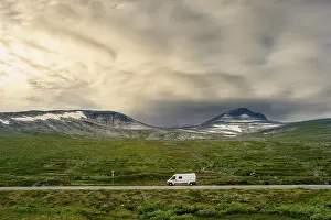 European Freight Service Drucke: White van crossing the Arctic Circle