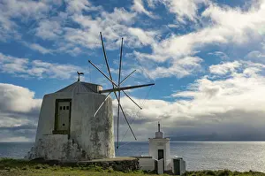 Portuguese Coast Scenery Drucke: White windmill at the sea in front of a cloudy sky