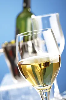 Wine Glass Drucke: White wine with cooler in background