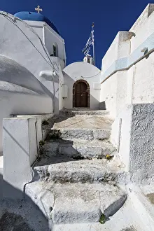 Whitewashed Architecture In Santorini Drucke: Whitewashed architecture in Pyrgos