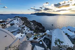 Mediterranean Evening Light Drucke: Whitewashed architecture at sunset