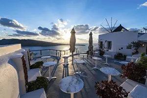 Whitewashed Architecture Drucke: Whitewashed architecture at sunset
