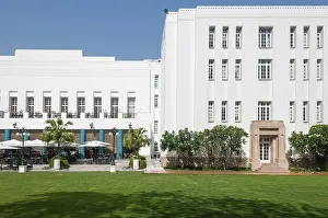 New Delhi Architecture Drucke: Whitewashed facade, Art Deco