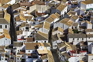 Drucke von Häuser in Weiß getüncht, Blick von oben auf Dachlandschaften, Route der weißen Dörfer, Zuheros, Provinz Córdoba, Córdoba, Andalusien, Spanien Weiße Augen Drucke: Weiße Häuser, Blick von oben auf Dächer.