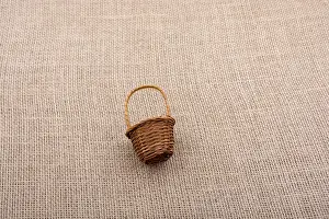 Empty Wicker Basket Drucke: Empty wicker basket on a basket background
