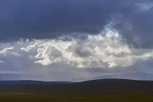 Scottish Upland Landscapes Drucke: Wide landscape under a sky full of dramatic clouds and rays of light
