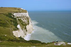 English Channel Coastline Drucke: Wide view of white cliffs merging into ocean