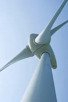 Alternative Energy Source Drucke: Wind power generation machine under blue sky