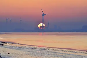 Renewable Power Generation Drucke: Wind turbines in front of setting sun