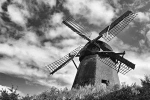 Old Building Construction Drucke: windmill