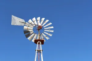 Wind Powered Electricity Generation Drucke: Windmill close, irrigation windmill