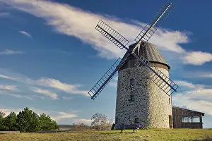 Windmill Landscape Drucke: A windmill in the field in the daytime