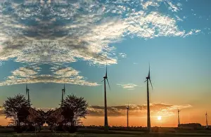 Agricultural Land Use Drucke: Windmill in the field, windmill with solar plants