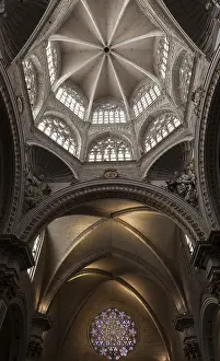 Christian Architecture Style Drucke: Window detail interior of a Gothic Catholic Cathedral
