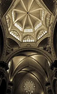 Roman Catholic Cathedral View Drucke: Window detail interior of a Gothic Catholic Cathedral