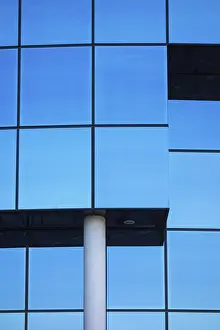 Architectural Style Details Drucke: Window front of a modern building