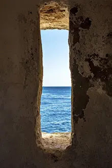South American Tourist Attraction Drucke: A window to the sea