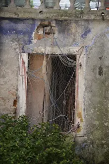 Deserted Building Exterior Drucke: Window, wall, house wall, broken