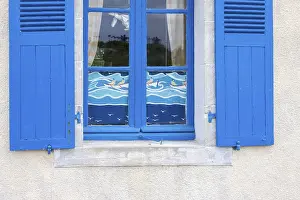 Western Europe Facade Design Drucke: Windows, blue window frames and blue shutters