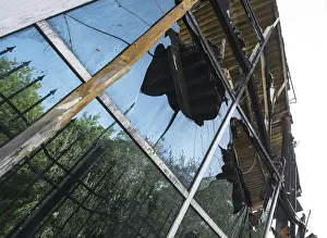 Emergency Services Response Drucke: Windows of the construction left unbroken after the huge fire