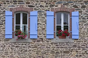 Deserted French House Drucke: Two windows in a granite house