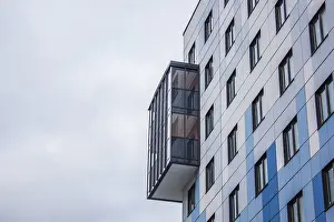European Houses Drucke: Windows of a high multi-storey building