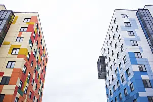 Modern House Architecture Drucke: Windows of a high multi-storey building