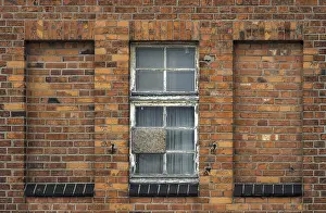 Ruined Architecture Drucke: Windows on old buildings