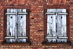 Deserted House Windows Drucke: Windows, shutters