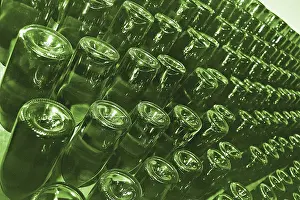 Alcoholic Beverage Manufacturing Drucke: Wine bottles