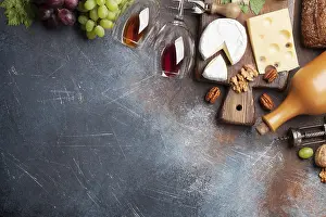 Dairy Products Drucke: Wine, grape, nuts, bread and cheese