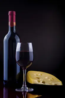 Food Photography Ideas Drucke: A wineglass and cheese on the table