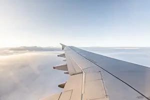 Cloudy Sky Aviation Drucke: Wing, airplane over cloudy sky