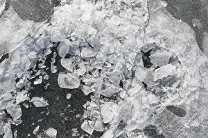 Bilder Datiert 7. März 2024: Winterlandschaft mit Eisstrukturen