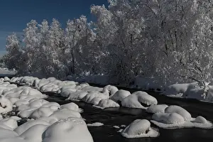 Fluss Drucke: Winterlicher Bach im Mondlicht, Muonio.